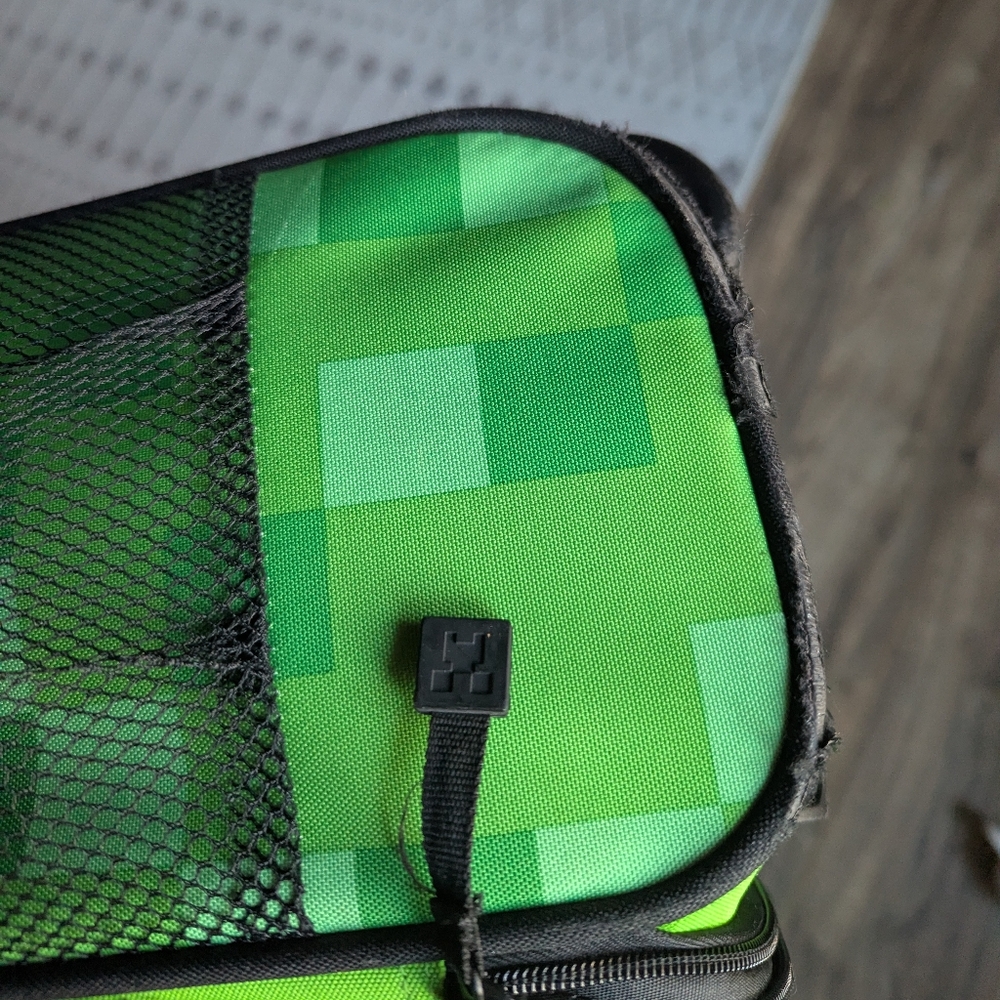 Minecraft Green Creeper Kids Rolling Suitcase. - Picture 7 of 11